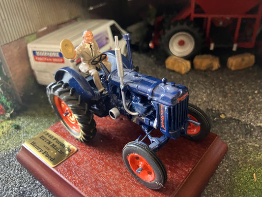 8715 Vintage Britains Fordson E27 Major Tractor set  1:32 scale
