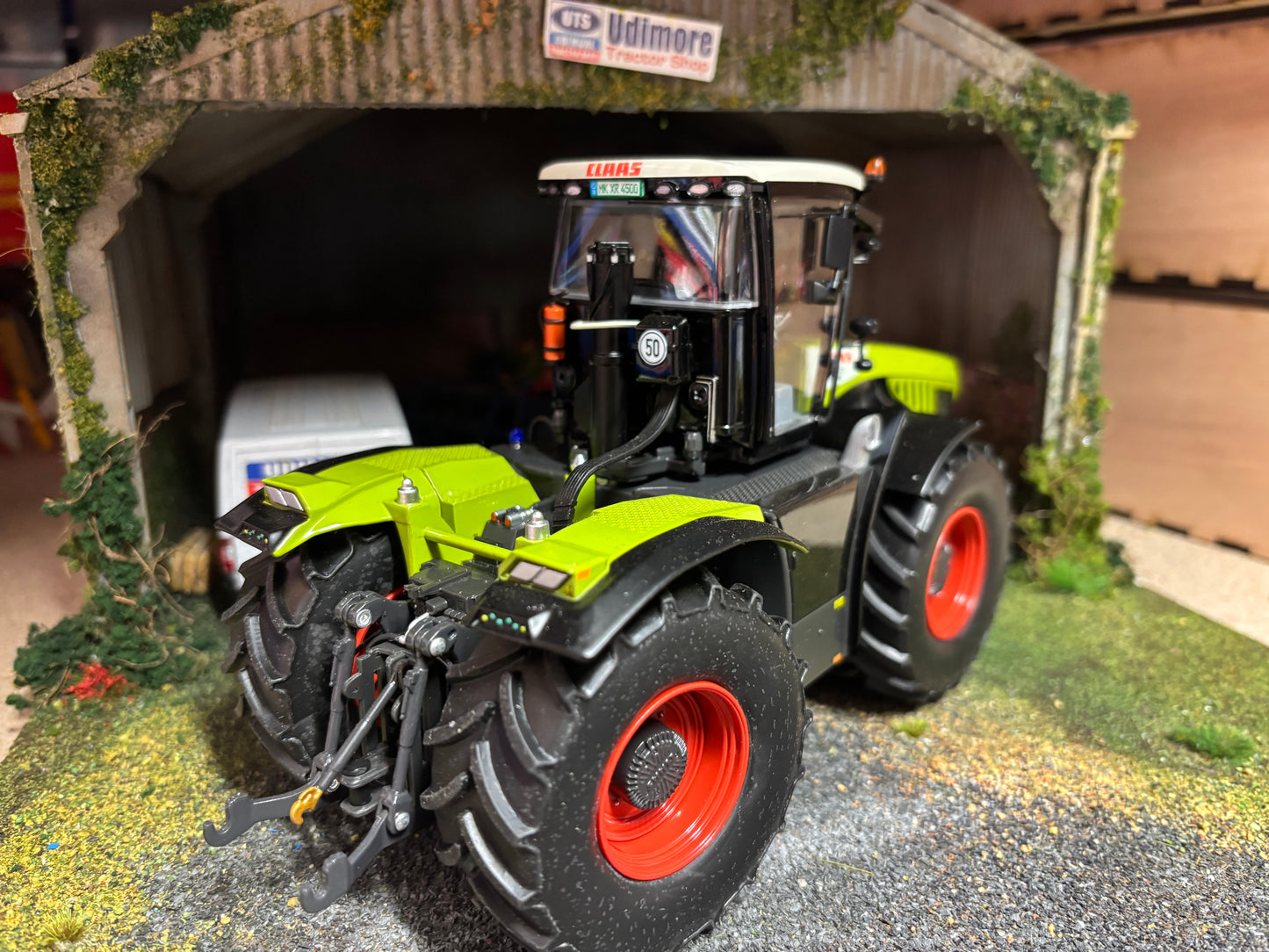 Wiking Claas Xerion 4500 tractor 1:32 scale Boxed Reversible cab