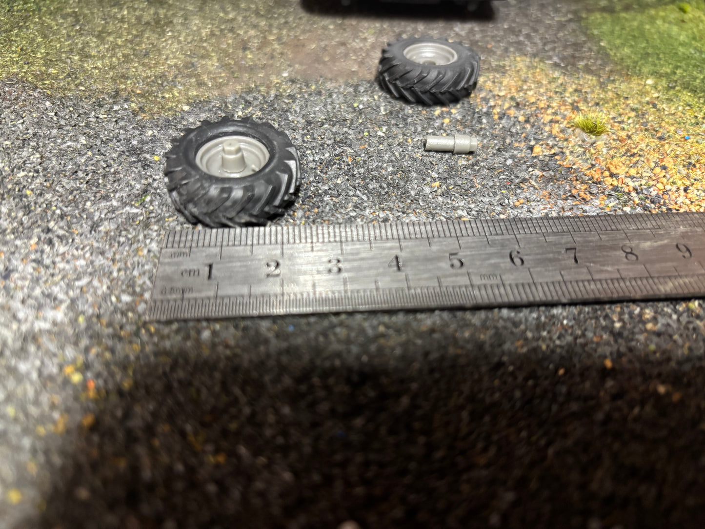 04208 pair of wheels Artisan32 farm machinery 1:32 scale 24mm x 8mm trailed unit trailers etc
