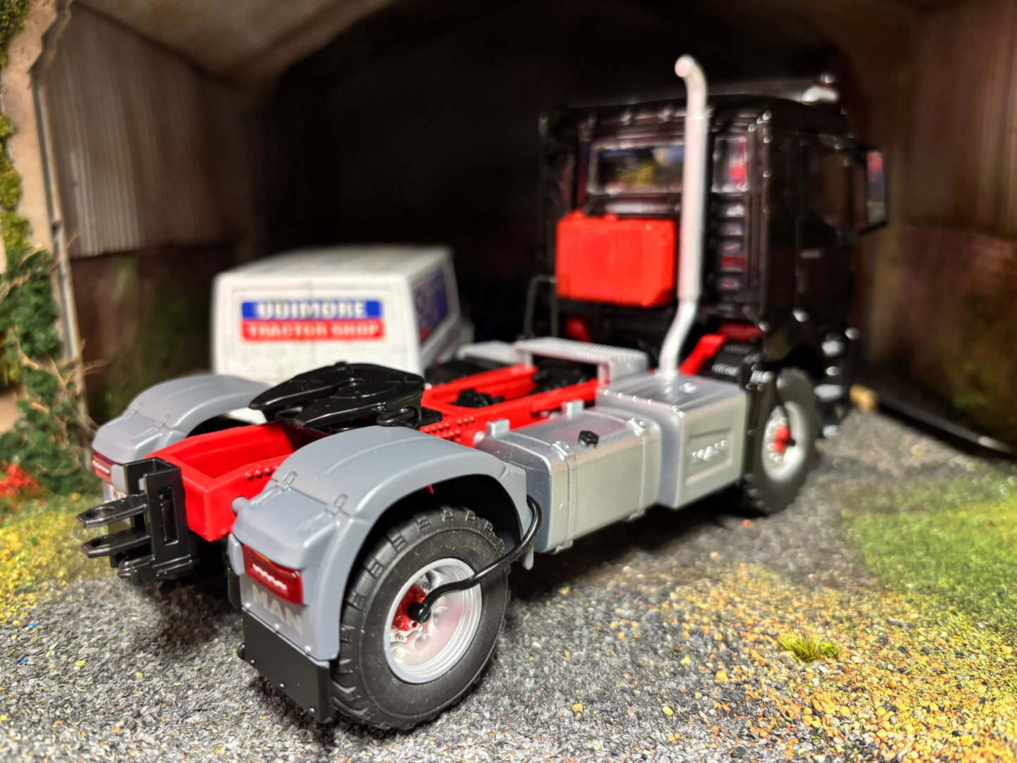 Wiking MAN TGS 18.510 4 x 4 2 axle Truck Lorry BLACK 1:32 scale Boxed