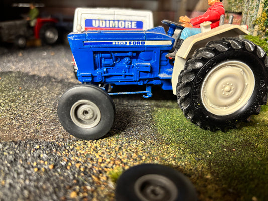 04225 Set of 2 Front wheels 2wd Artisan32 farm machinery 1:32 scale Britains Ford 5000 6600