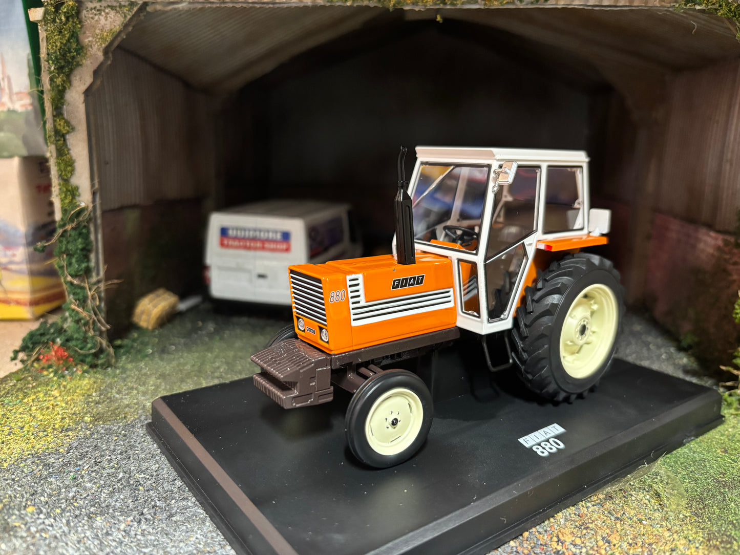REP163 Replicagri Fiat 880 white cab tractor 1:32 scale Boxed
