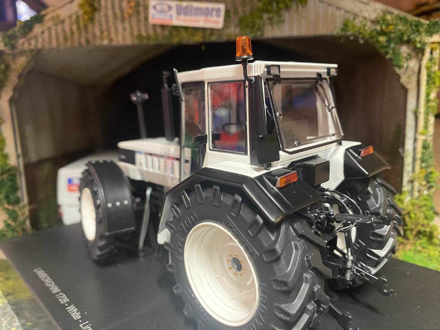 Lamborghini 1706 Gen II Tractor 1:32 scale Boxed ROS 302099 lambo