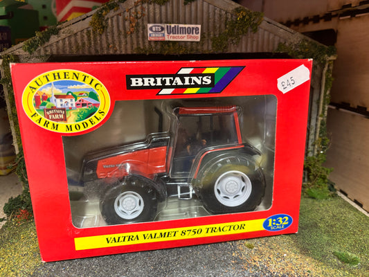 09439 Britains Red Valtra Valmet 8750 Tractor in original  Box obsolete VINTAGE
