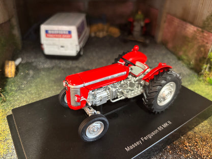 6395 Universal Hobbies Massey Ferguson 65 mk 2 tractor BOXED 1:32 scale NEW