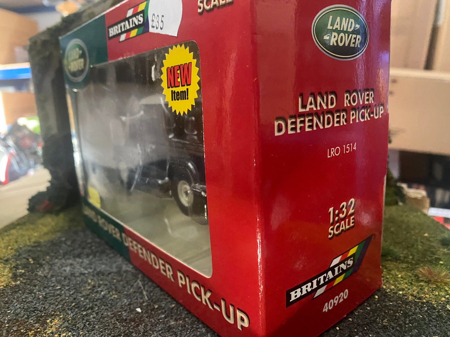 Britains Land rover Defender Pick up 1:32 scale  obsolete 40920