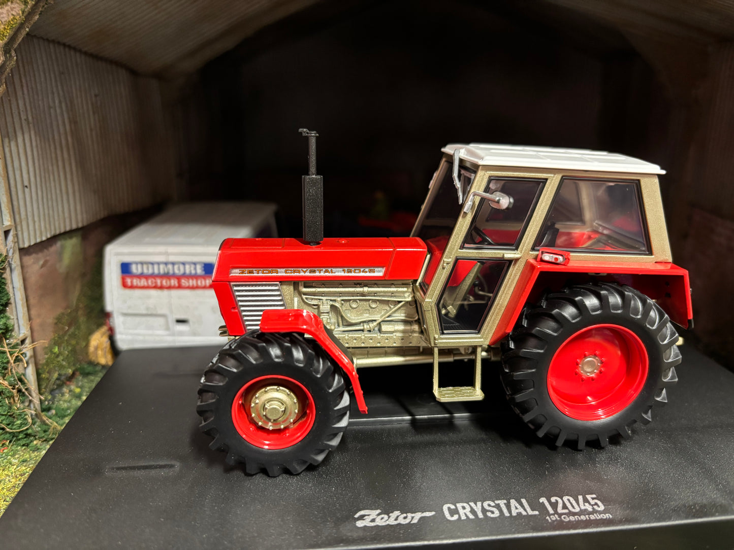 Limited Edition Universal Hobbies Zetor Crystal 12045 Gen 1 Tractor BOXED 1:32 scale UH6878