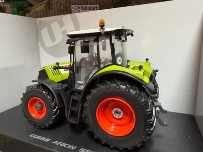 Universal Hobbies CLAAS Arion 550 Tractor UH4298 Boxed 1:32 Scale vintage obsolete