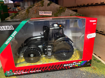Britains BLACK Valtra Q305 Tractor 1:32 scale New BOXED 43309