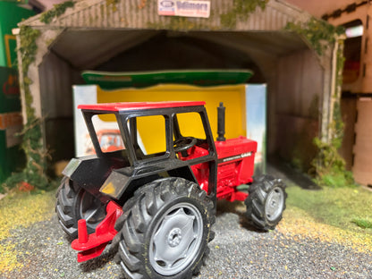 Lonestar Farmers World CASE International Tractor 1:32 scale boxed