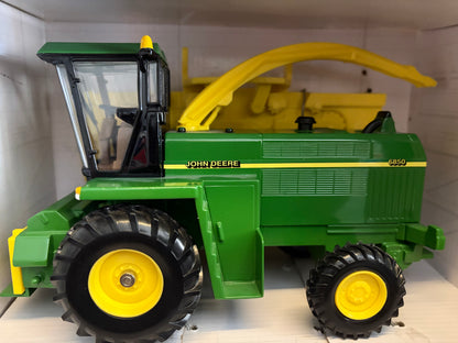 RARE ERTL John Deere 6850 Forage Harvester – 1:32 Scale Boxed Complete – No. 5129