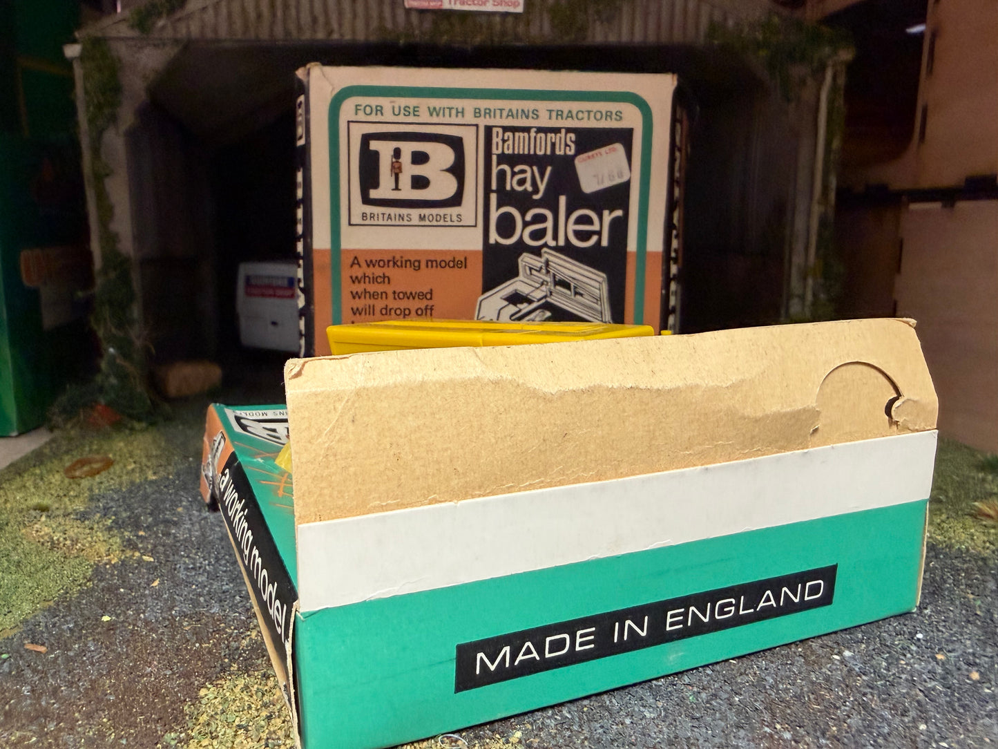 Vintage Britains Bamfords BL58 Hay Baler First Edition 1:32 Scale Boxed Obsolete - 9563