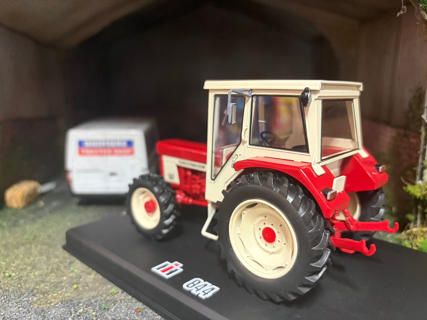 REP071 Replicagri International 844 4 x 4 4wd tractor 1:32 scale Boxed