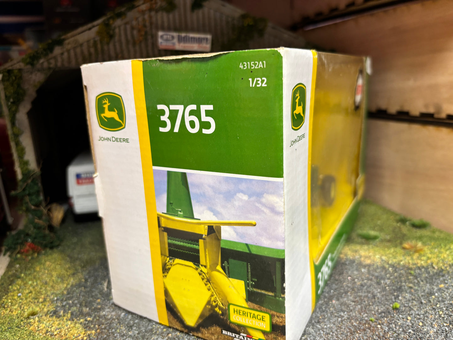 Britains John Deere 3765 Trailed Forage Harvester 1:32 scale