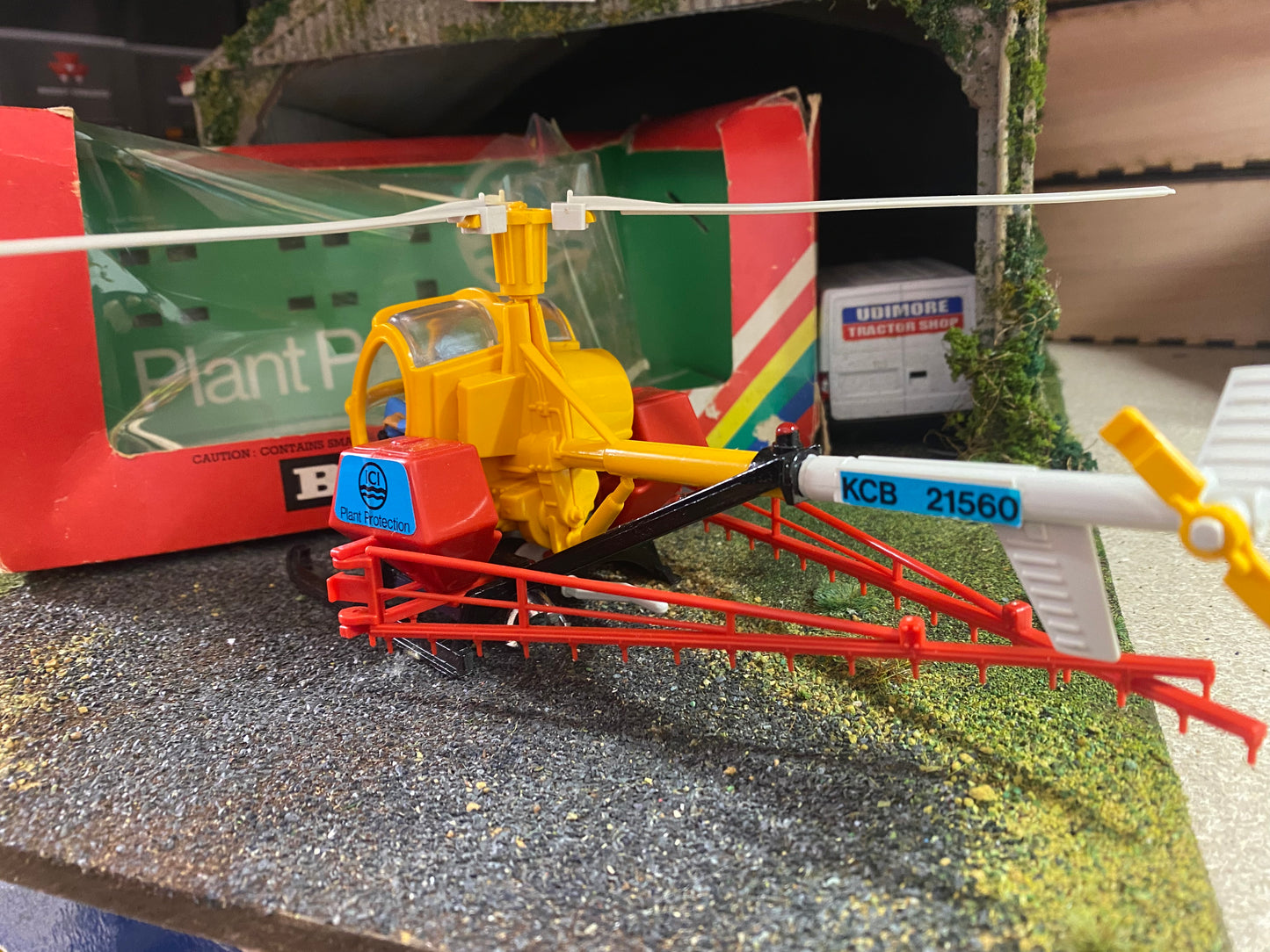 9511 Vintage Britains Hughes ICI Helicopter Crop Sprayer 1:32 scale obsolete