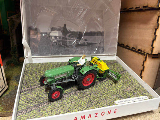 Universal Hobbies Fendt Farmer 2 Tractor & Amazone Sprayer Set UH6201 Limited Edition 1:32 Scale