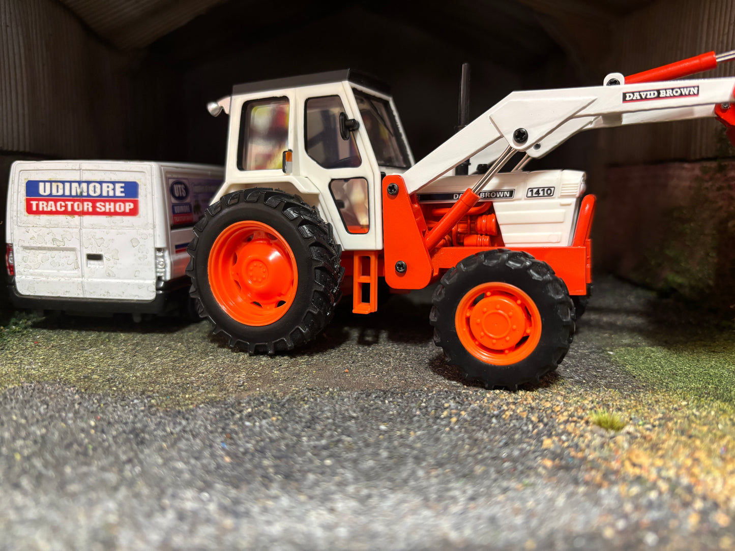 David Brown 1410 Tractor with front loader Conversion Bucket 1:32 scale