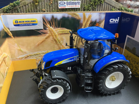 New Holland T7070 Auto Command Tractor 1:32 scale Boxed ROS