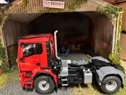 Wiking MAN TGS 18.510 4 x 4 2 axle Truck Lorry RED 1:32 scale Boxed