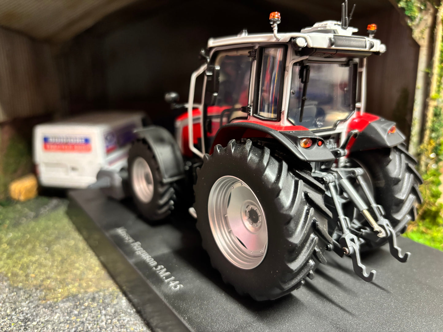 6808 Universal Hobbies Massey Ferguson 5M.145 tractor BOXED 1:32 scale New