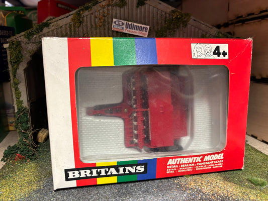 9577 Vintage Britains Massey Ferguson MF 130 Seed Drill 1:32 scale obsolete