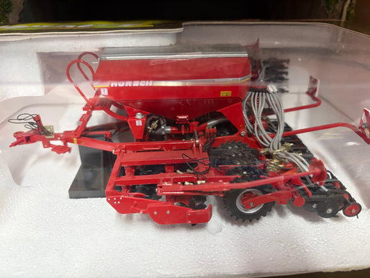 RARE Universal Hobbies UH2594 Horsch Pronto 4 DC Seed Drill 1:32 Scale – Boxed Obsolete