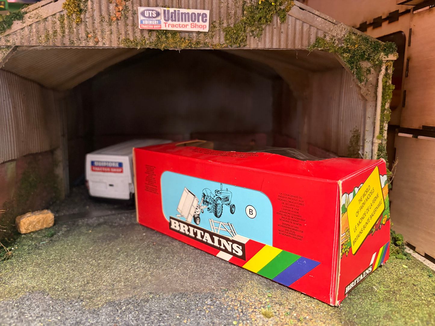 9565 Vintage Britains Tipping trailer 1:32 scale Rainbow box Obsolete