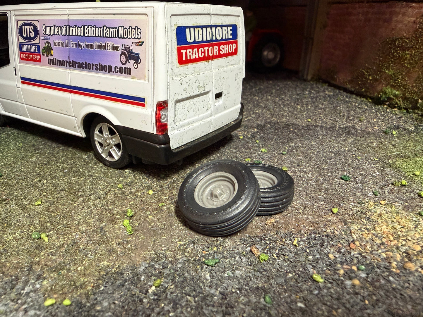 04289 Set of 2 Trailer wheels 23mm x 8mm Artisan32 farm machinery 1:32 scale