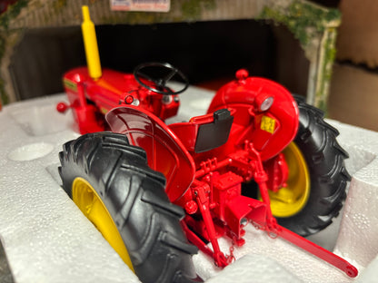 4997 Universal Hobbies David Brown 950 Implematic Tractor BOXED 1:16 scale