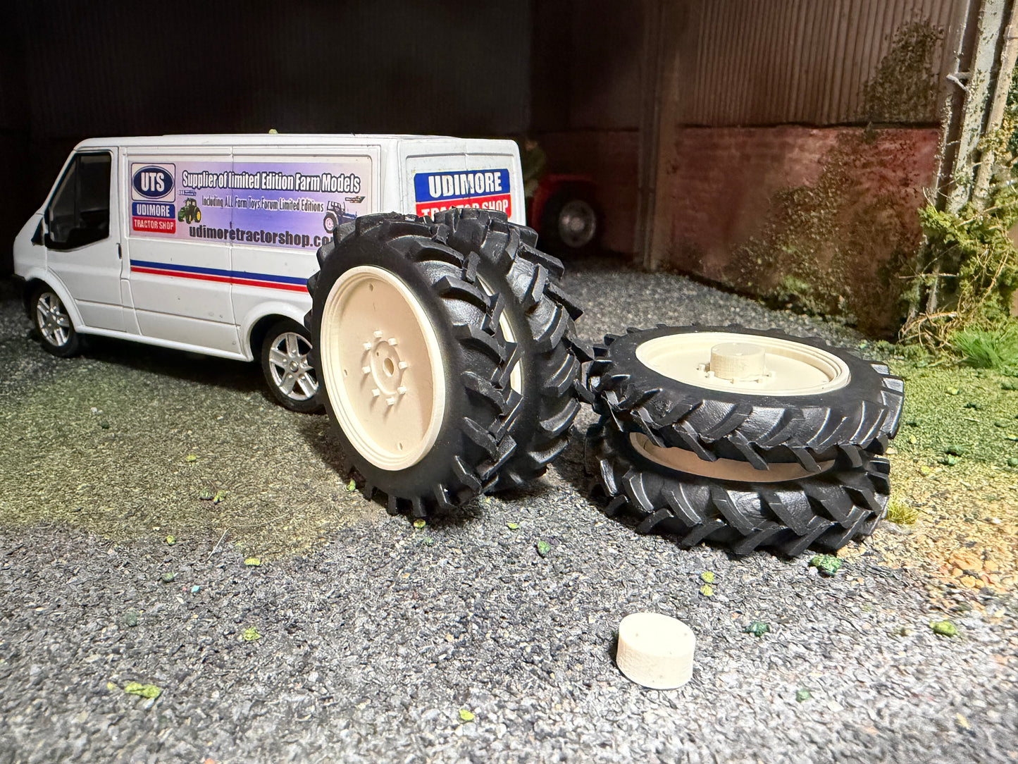 04267 MS_B pair of Tractor narrow front wheel dual kits 48mm White  Artisan32 farm machinery 1:32 scale