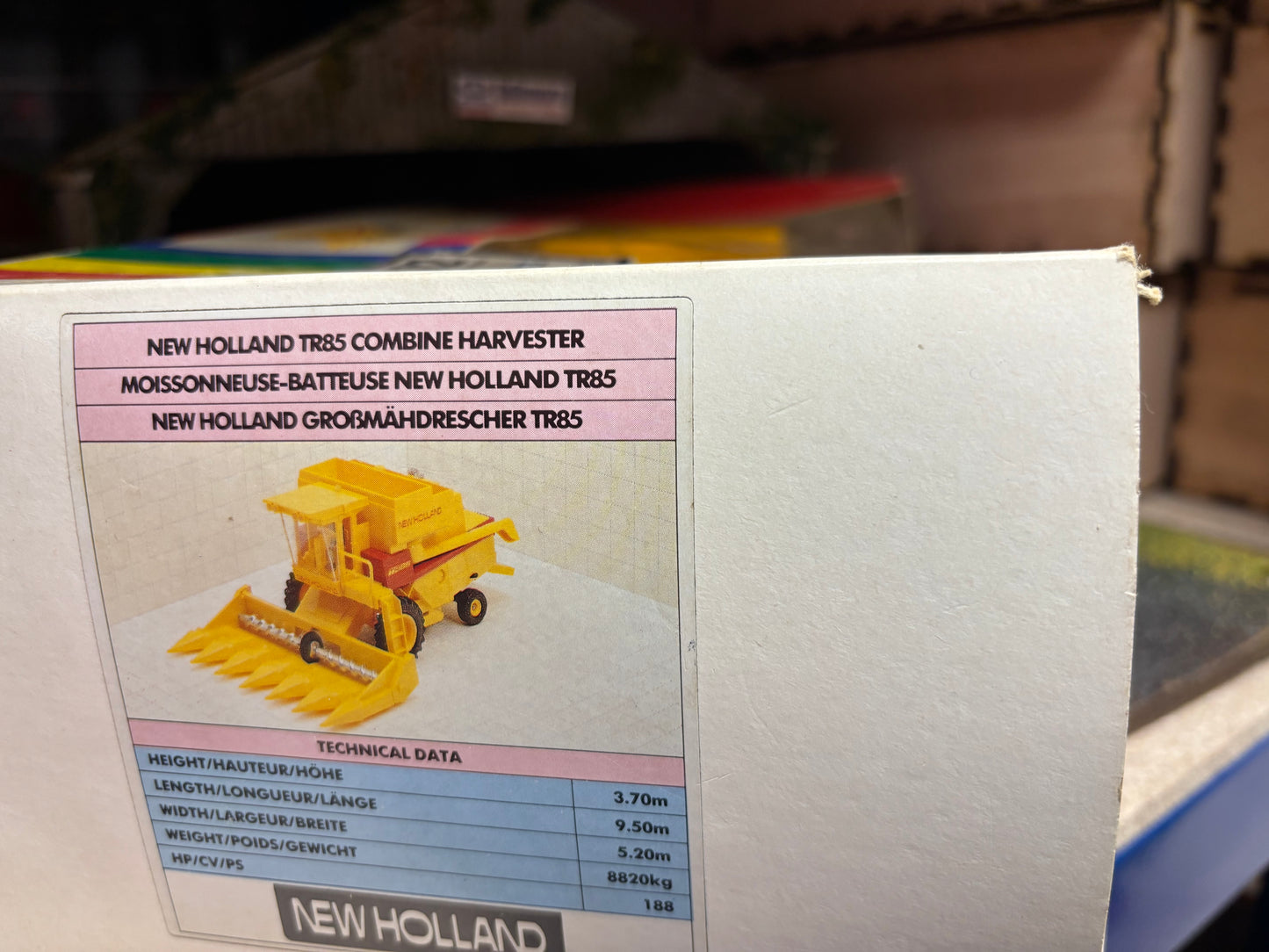 Britains New Holland TR85 Combine Harvester 1:32 BOXED obsolete