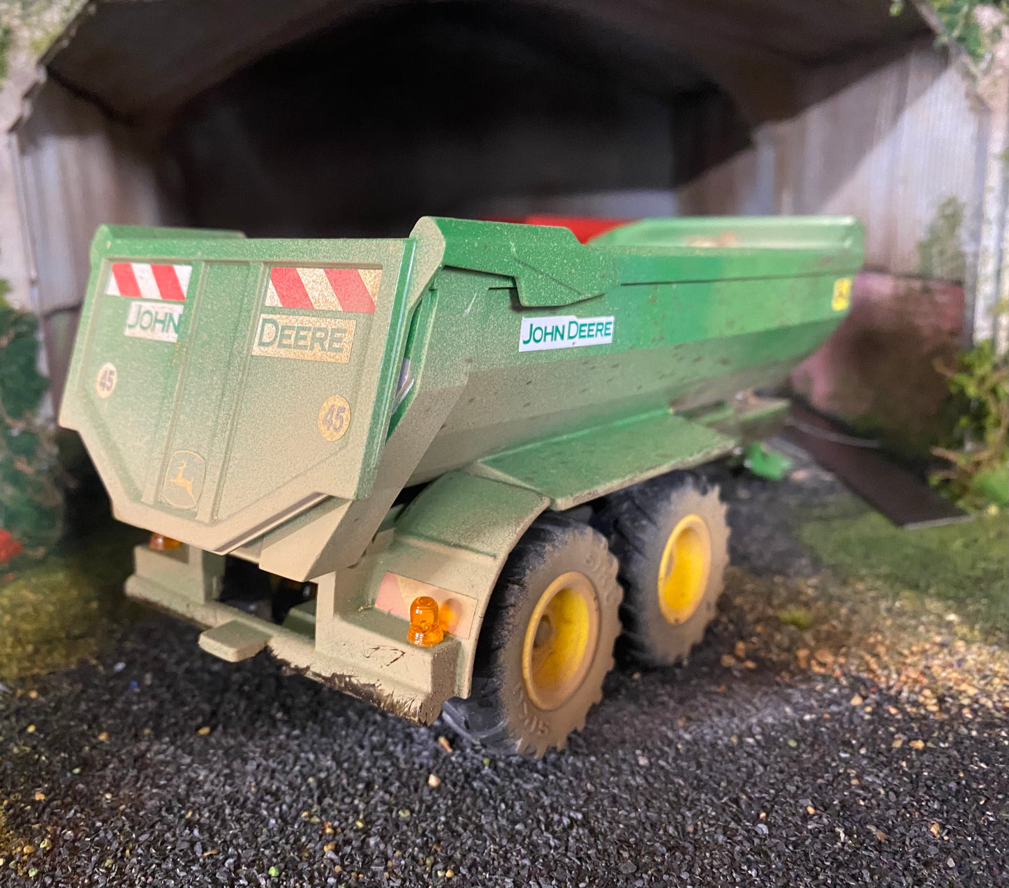 Weathered John Deere tipping Trailer conversion 1:32 scale BOXED