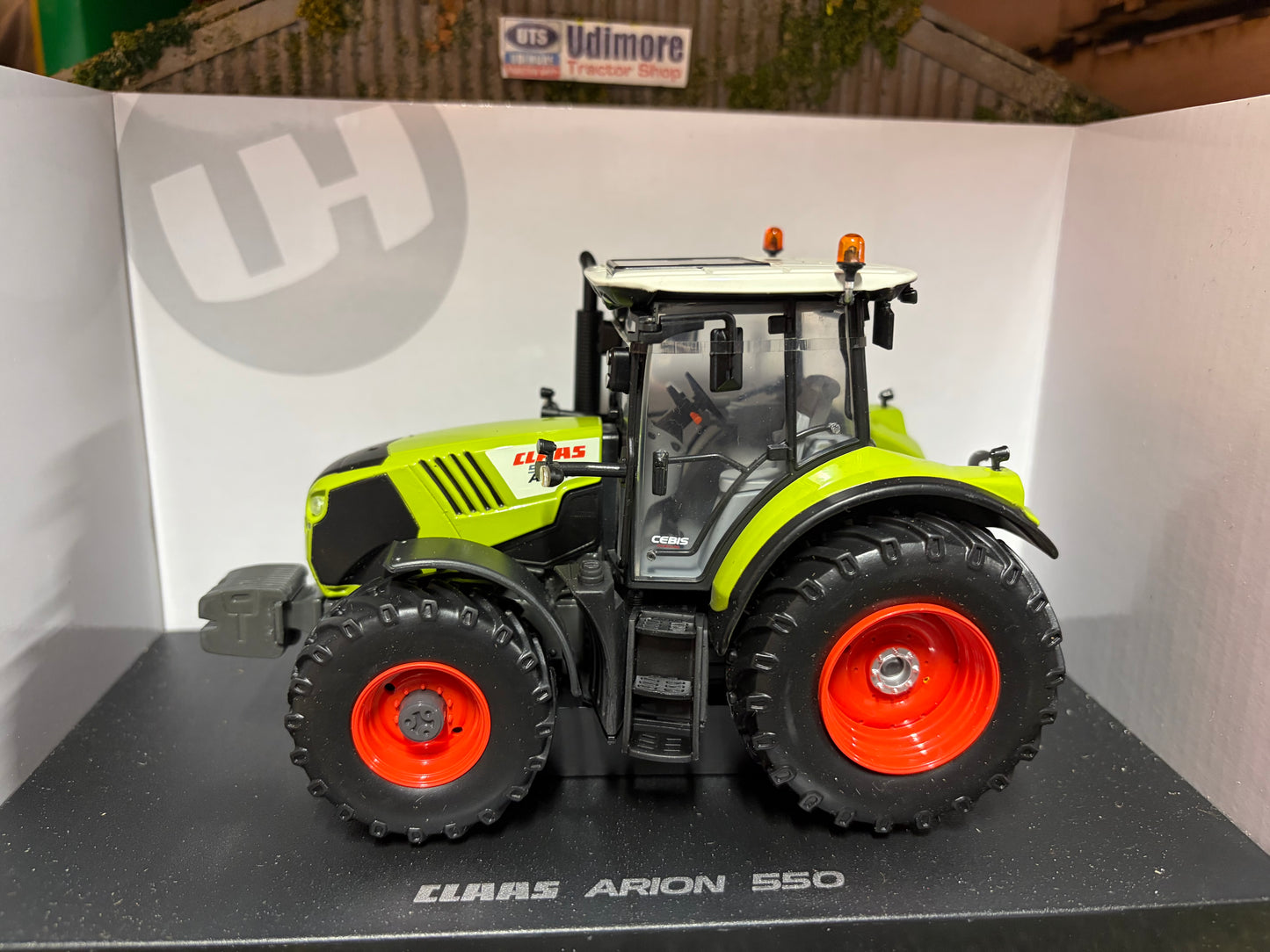 Universal Hobbies CLAAS Arion 550 Tractor UH4298 Boxed 1:32 Scale vintage obsolete