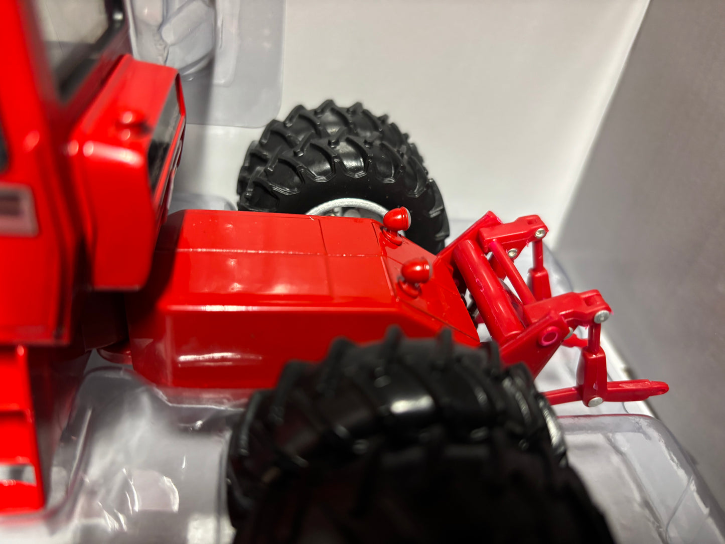 Massey Ferguson 1505 Prestige Tractor duals 1:32 scale ERTL 50 years edition 47559