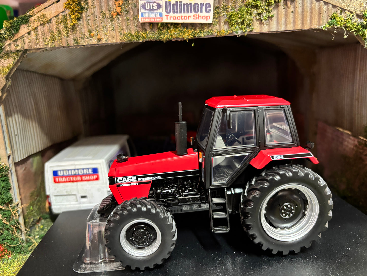 Universal Hobbies CASE International 1594 4wd Hydra shift Tractor BOXED 1:32 scale UH6758