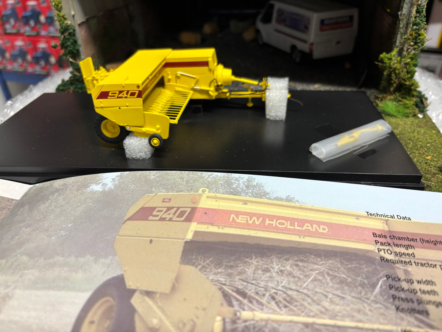 New Holland 940 Hayliner Baler Limited Edition 1:32 scale VKA Models
