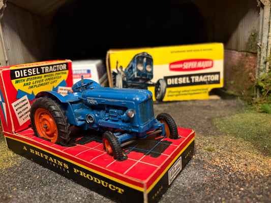 Vintage Britains 172F Fordson New Major Tractor with Rubber Wheels 1:32 Scale – Boxed Obsolete 1959 First Version