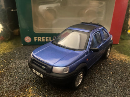 Britains Land rover Freelander blue with soft top 1:32 scale obsolete 40647