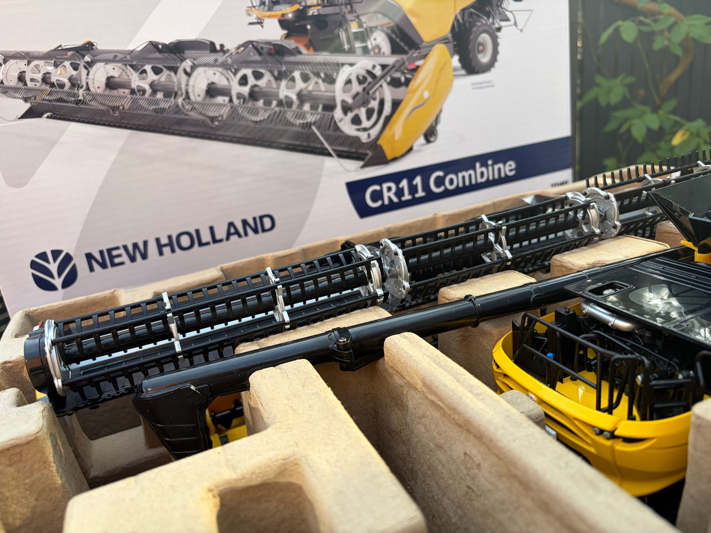 REDUCED Britains Prestige New Holland CR11 Combine Harvester 43403 New Boxed 1:32 Scale
