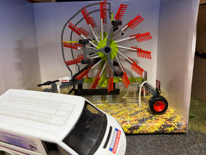 Britains 43427 Claas Liner 2900 Double Rotor Swath Rake 1:32 Scale