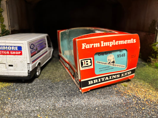 9548 Britains Crop Sprayer 1:32 scale obsolete in straw box