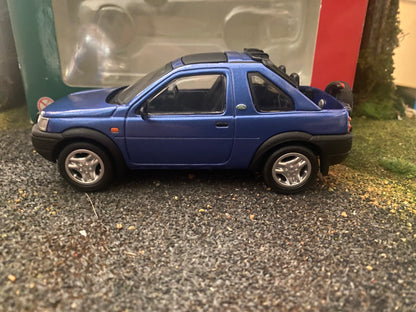 Britains Land rover Freelander blue with soft top 1:32 scale obsolete 40647