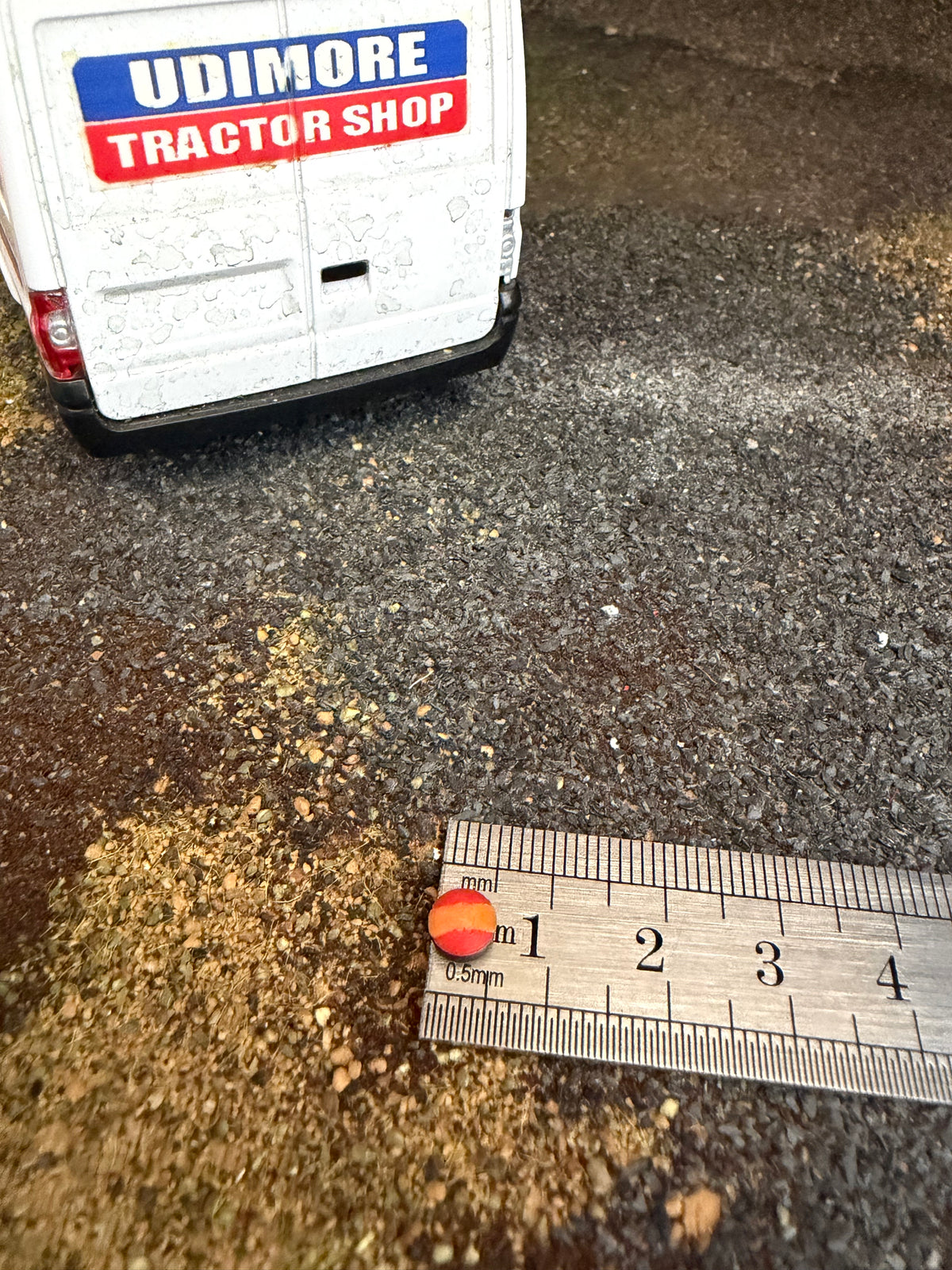 Round Burger-Style Rear Light – Red & Amber – 5mm – 1:32 Scale