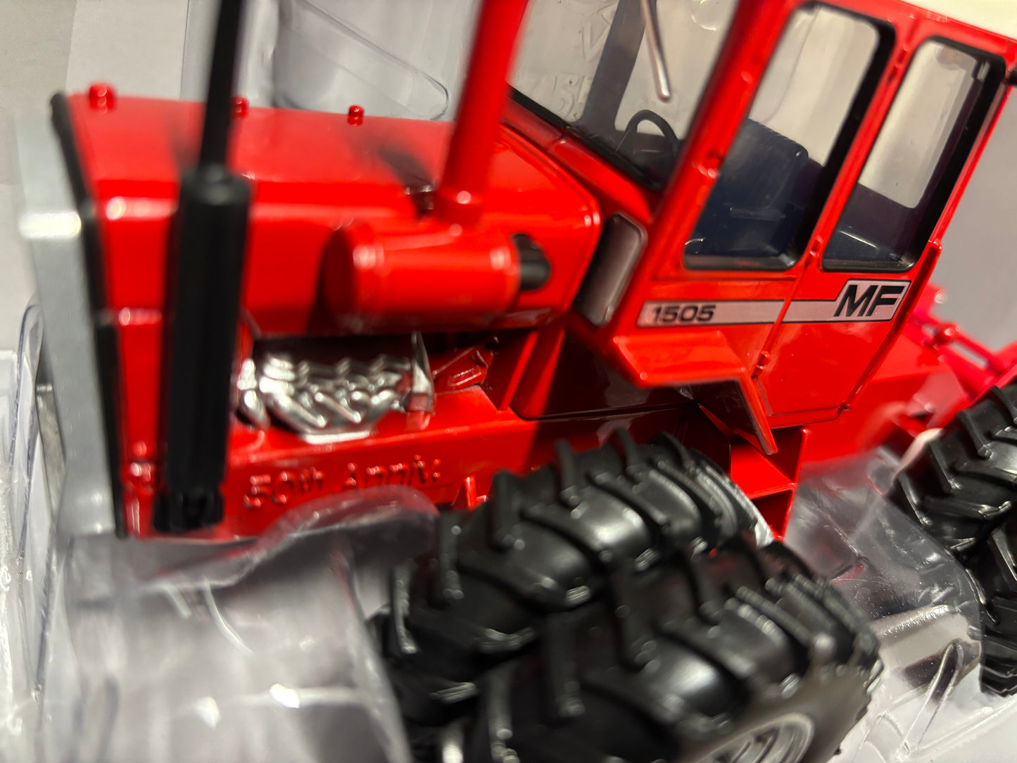 Massey Ferguson 1505 Prestige Tractor duals 1:32 scale ERTL 50 years edition 47559