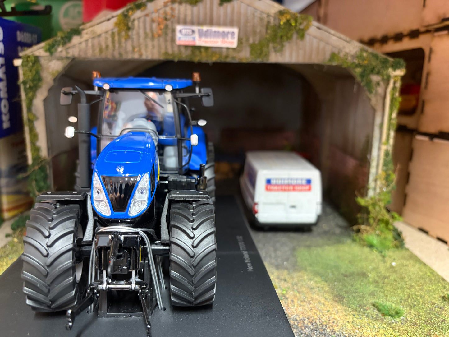 New Holland T7070 Tractor 1:32 scale Boxed ROS