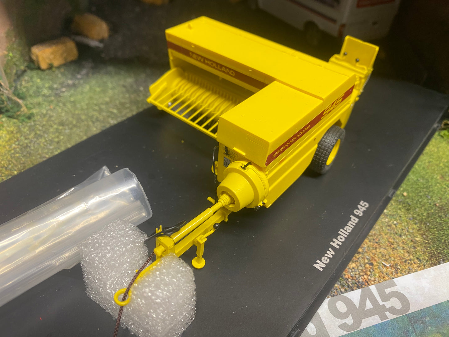New Holland 945 Hayliner Baler Limited Edition 1:32 scale VKA Models