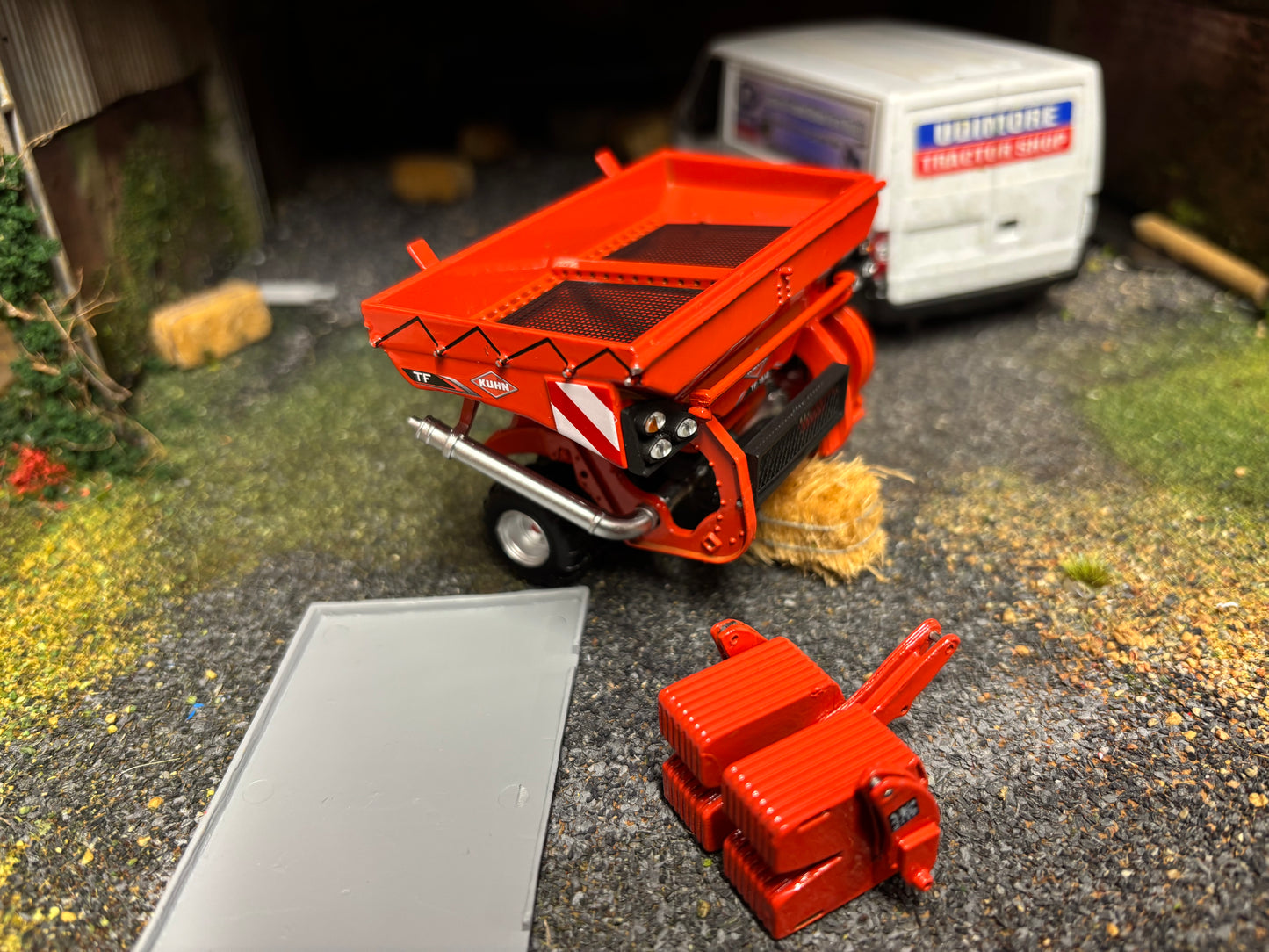 REP096 Replicagri Kuhn TF 1512 Hopper set 1:32 scale Boxed