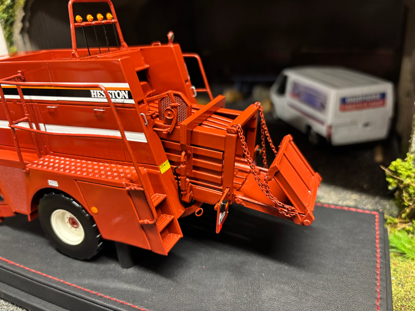 Fiatagri 4700 Heeston Baler Limited Edition 1:32 scale VKA Models