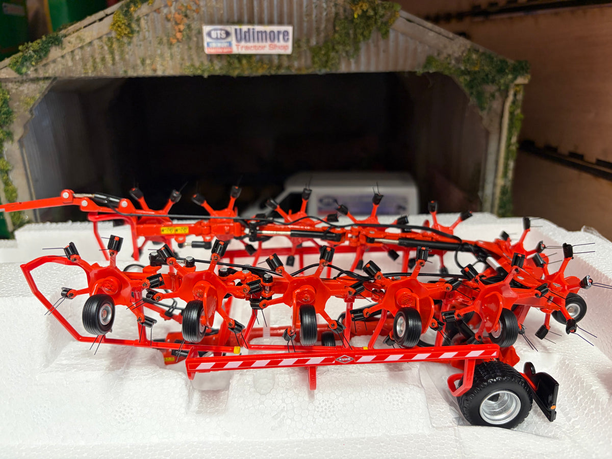 REDUCED Kuhn GF 13003 T Trailed Tedder 1:32 Scale Boxed ROS 60255.7