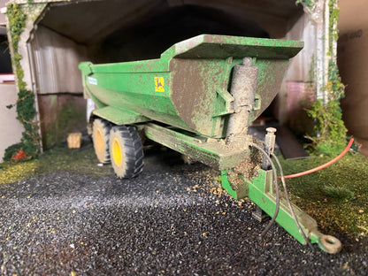 Weathered John Deere tipping Trailer conversion 1:32 scale BOXED